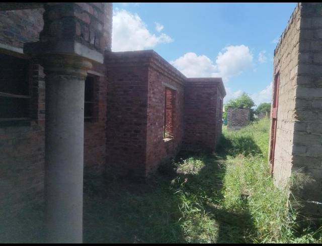 7 BEDROOM HOUSE FOR SALE IN TSWINGA